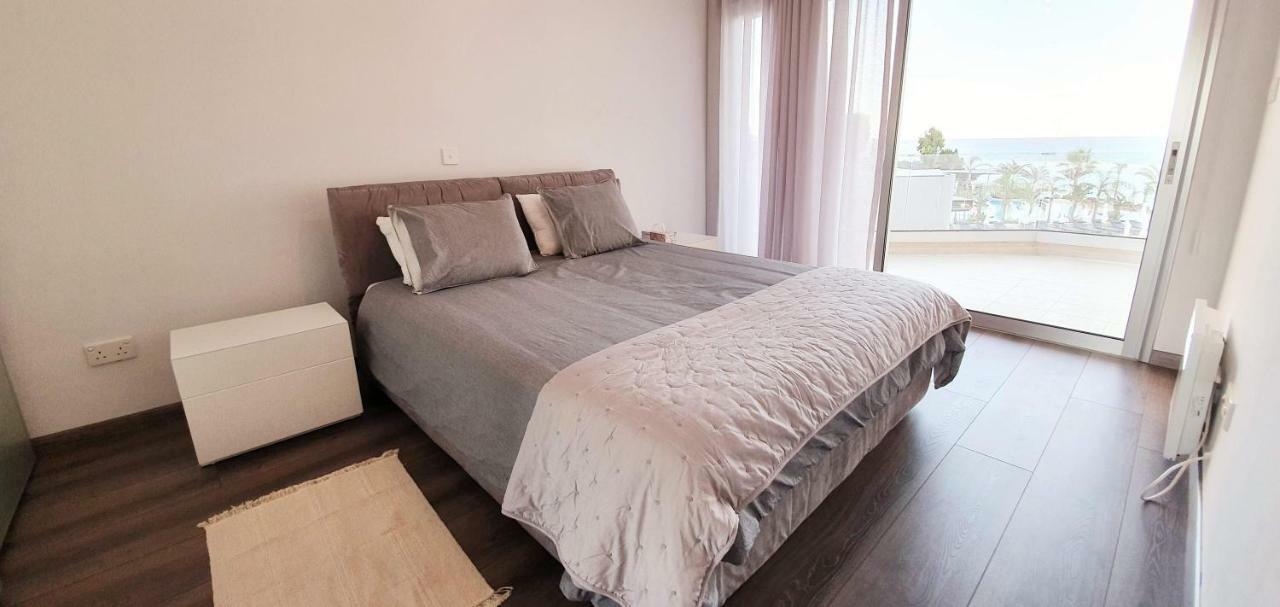 Pegasus Beach Front Apartment Limassol Luaran gambar