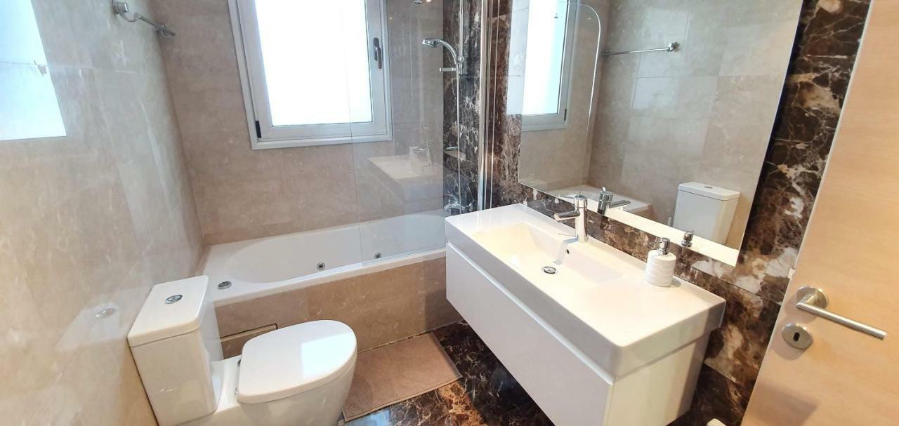Pegasus Beach Front Apartment Limassol Luaran gambar
