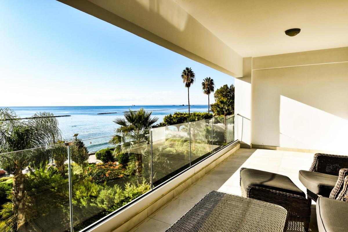 Pegasus Beach Front Apartment Limassol Luaran gambar